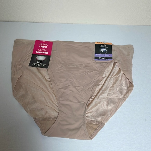 Bali hi-cut ultra smooth underwear - Picture 1 of 7